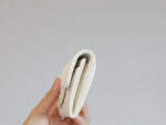 CC FLAP CARD HOLDER 11.3 WHITE GRAINED CALFSKIN GOLD ICON - Image 9