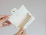 CC FLAP CARD HOLDER 11.3 WHITE GRAINED CALFSKIN GOLD ICON - Image 14