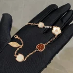 LUCKY SPRING 5 MOTIF BRACELET - Image 3