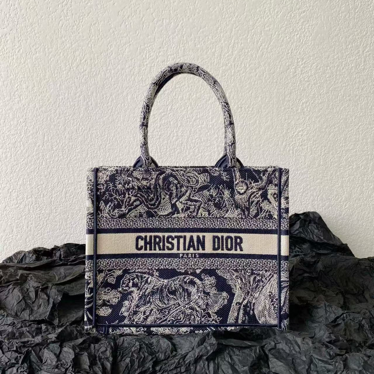 Image_20250905091337_3078_5 MISS SMALL TOTE 26 IN NAVY BLUE AND WHITE CANVAS - Image 1