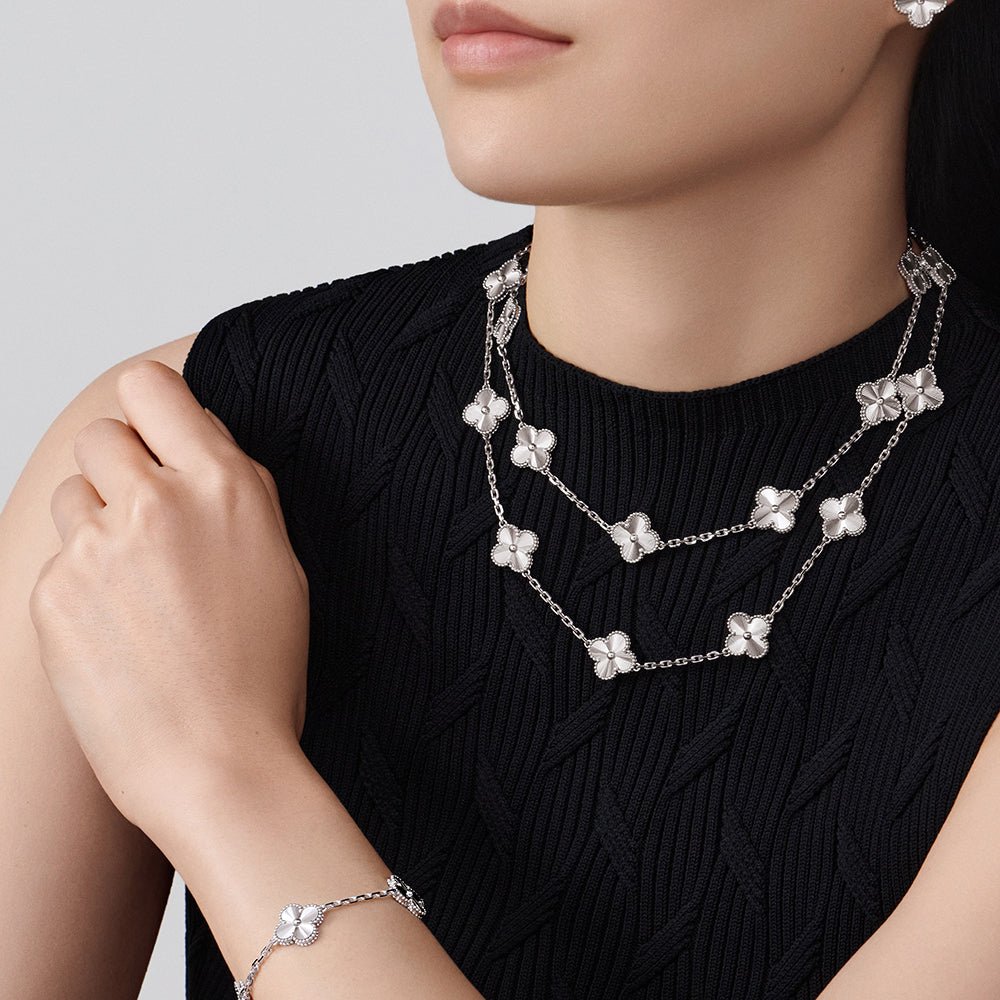 b8e839ee-238b-4cee-8a46-5b609907e940.jpg CLOVER 20 MOTIFS DIAMOND SILVER - Image 1