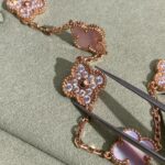 CLOVER 10 MOTIFS DIAMOND PINK MOP NECKLACE