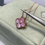 CLOVER 15MM DIAMOND PINK MOP NECKLACE