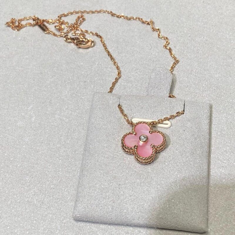CLOVER 15MM DIAMOND PINK MOP NECKLACE
