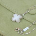 CLOVER 15MM WHITE MOTHER-OF-PEARL SILVER