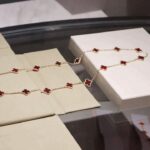 CLOVER 20 MOTIFS CARNELIAN NECKLACE