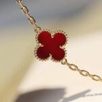 CLOVER 20 MOTIFS CARNELIAN NECKLACE