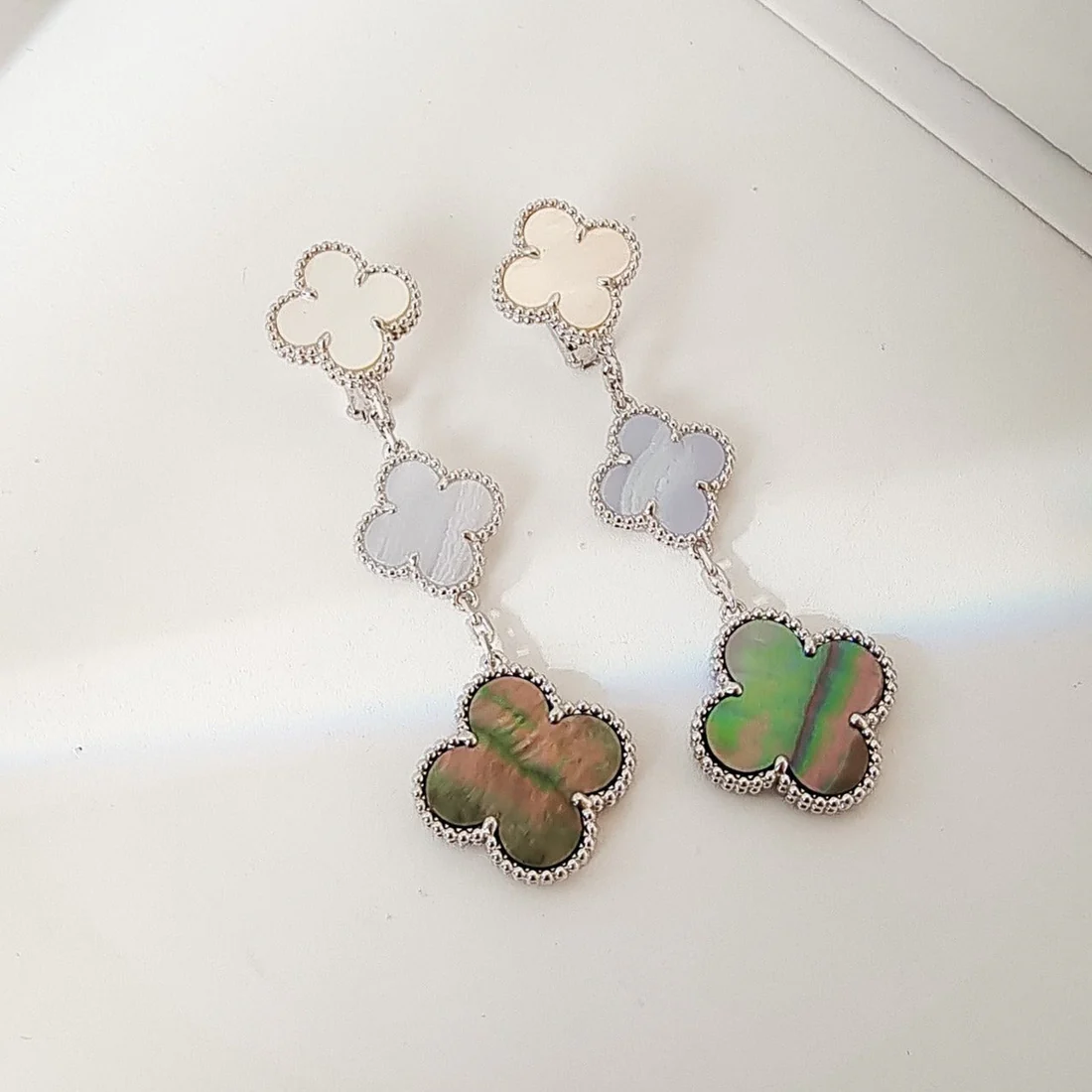 CLOVER 3 MOTIFS CHALCEDONY DARK MOP SILVER EARRINGS CLOVER 3 MOTIFS CHALCEDONY DARK MOP SILVER EARRINGS