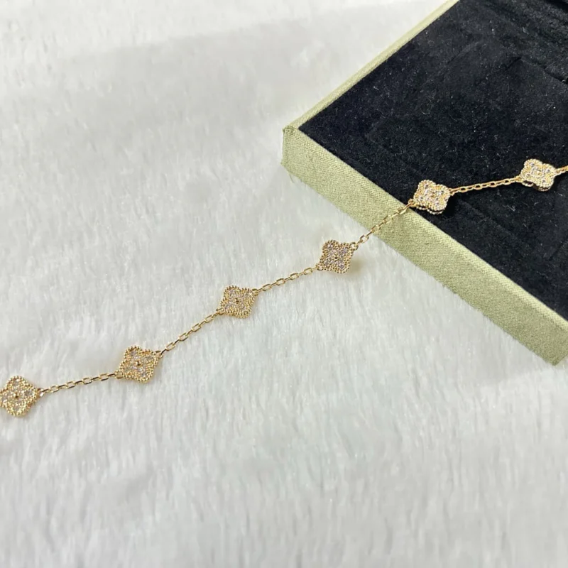 CLOVER 6 MOTIF DIAMOND BRACELET