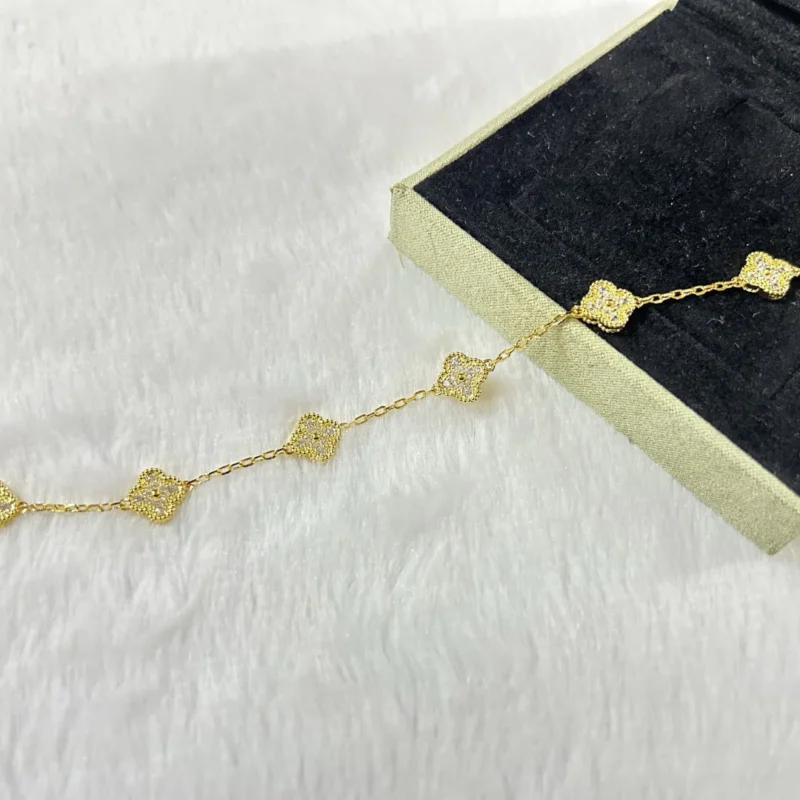 CLOVER 6 MOTIF DIAMOND BRACELET