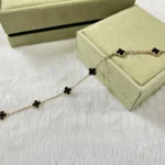 CLOVER 6 MOTIF ONYXS BRACELET