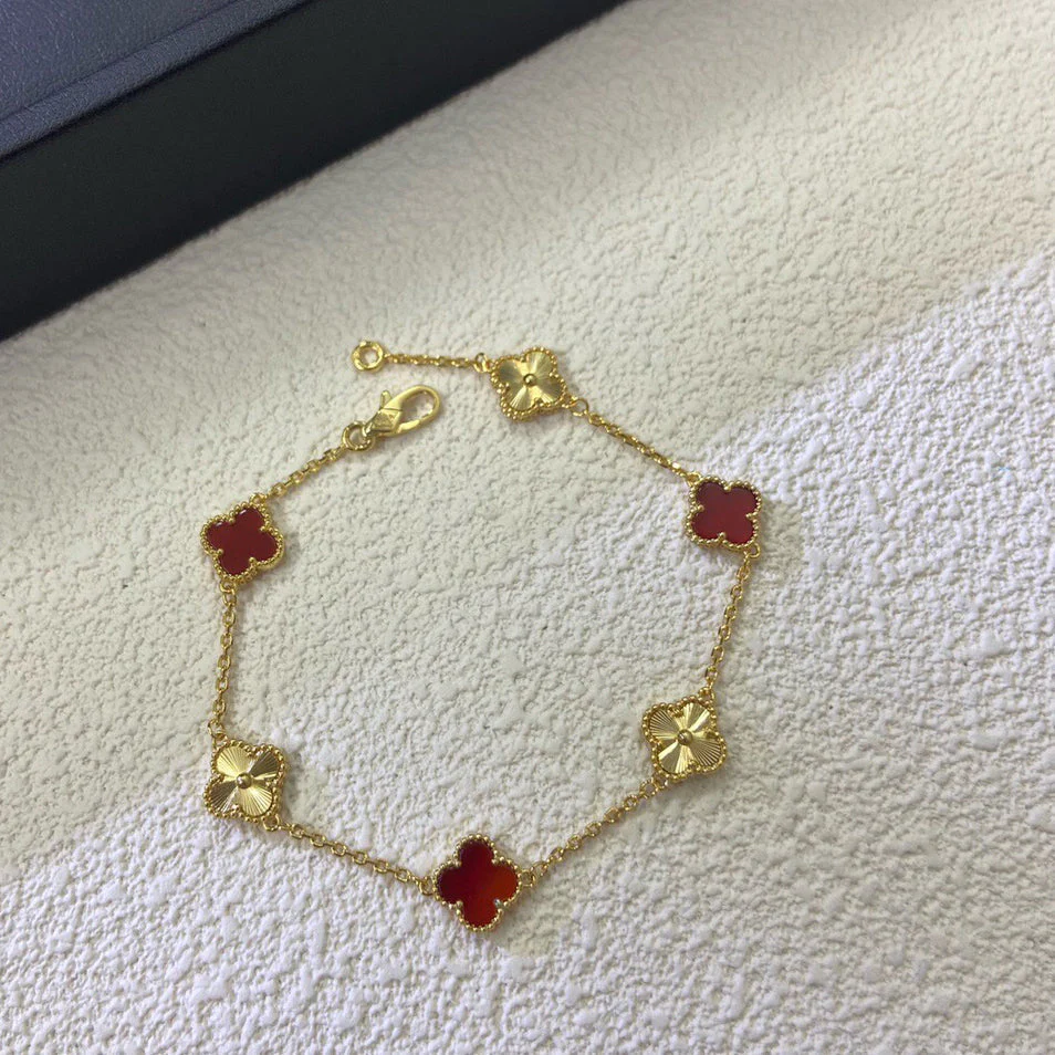 CLOVER 6 MOTIF RED AGATE LASER BRACELET CLOVER 6 MOTIF RED AGATE LASER BRACELET