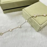 CLOVER 6 MOTIF WHITE MOP BRACELET