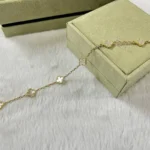 CLOVER 6 MOTIF WHITE MOP BRACELET