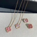 CLOVER MEDIUM 1 DIAMOND PINK EARRINGS