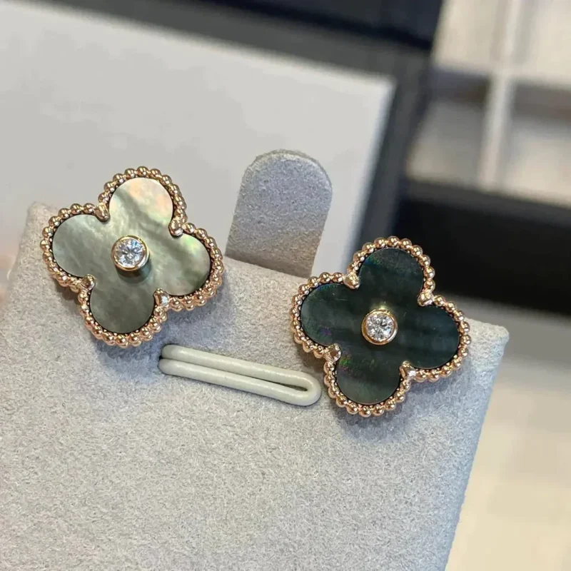 CLOVER MEDIUM 1 MOTIFS GRAY MOP DIAMOND EARRINGS