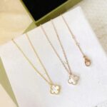 CLOVER MINI 9.5MM WHITE MOTHER-OF-PEARL NECKLACE
