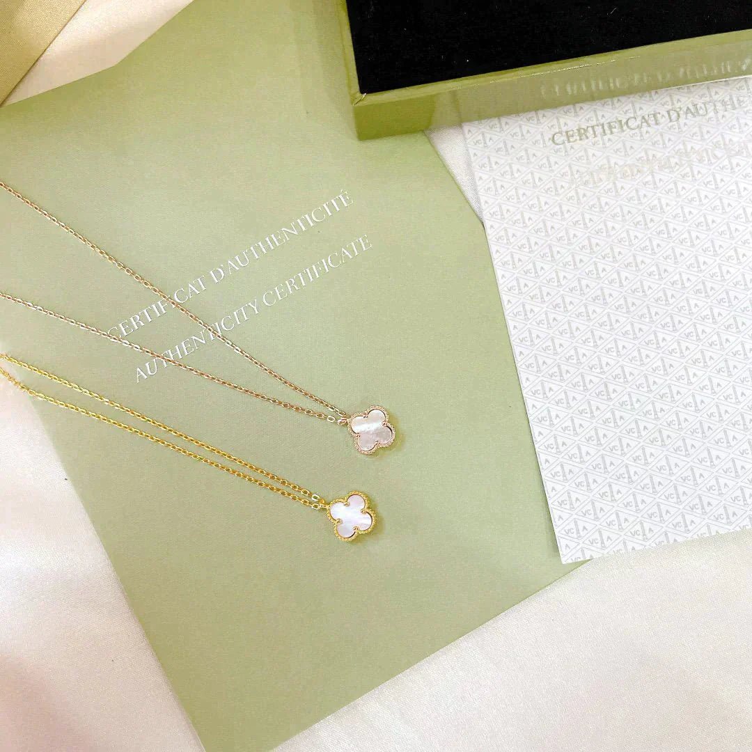 CLOVER MINI 9.5MM WHITE MOTHER-OF-PEARL NECKLACE CLOVER MINI 9.5MM WHITE MOTHER-OF-PEARL NECKLACE