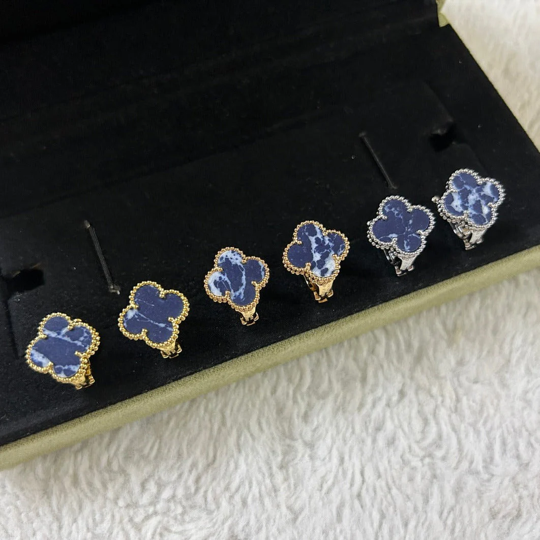 CLOVER PIETERSITE MEDIUM STUD EARRINGS CLOVER PIETERSITE MEDIUM STUD EARRINGS