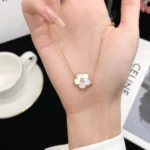 CLOVER SINGLE FLOWER BRACELET