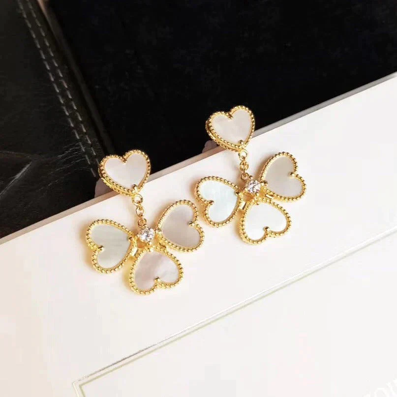 CLOVER SWEET WHITE MOP EARRINGS CLOVER SWEET WHITE MOP EARRINGS
