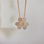 FLOWER DIAMOND NECKLACE