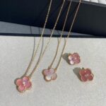 CLOVER 15MM DIAMOND PINK MOP NECKLACE - Image 6