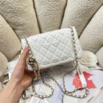 CHANEL 26S FLAP BAG 20 IN WHITE LAMBSKIN - Image 5