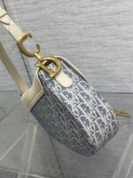 DIOR 25S SOFT SADDLE BAG 25 IN BLUE DIOR OBLIQUE CHAMBRAY AND IVORY SMOOTH CALFSKIN - Image 13