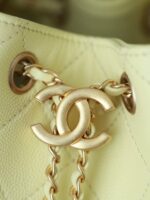 CHANEL 25S HOBO BAG 30 CM IN PASTEL YELLOW LAMBSKIN WITH GOLD HARDWARE - Image 4