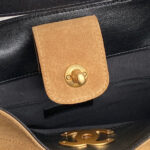 CHANEL 25S HOBO BAG 36 IN BROWN SUEDE AND BLACK CALFSKIN WITH GOLD HARDWARE - Image 9