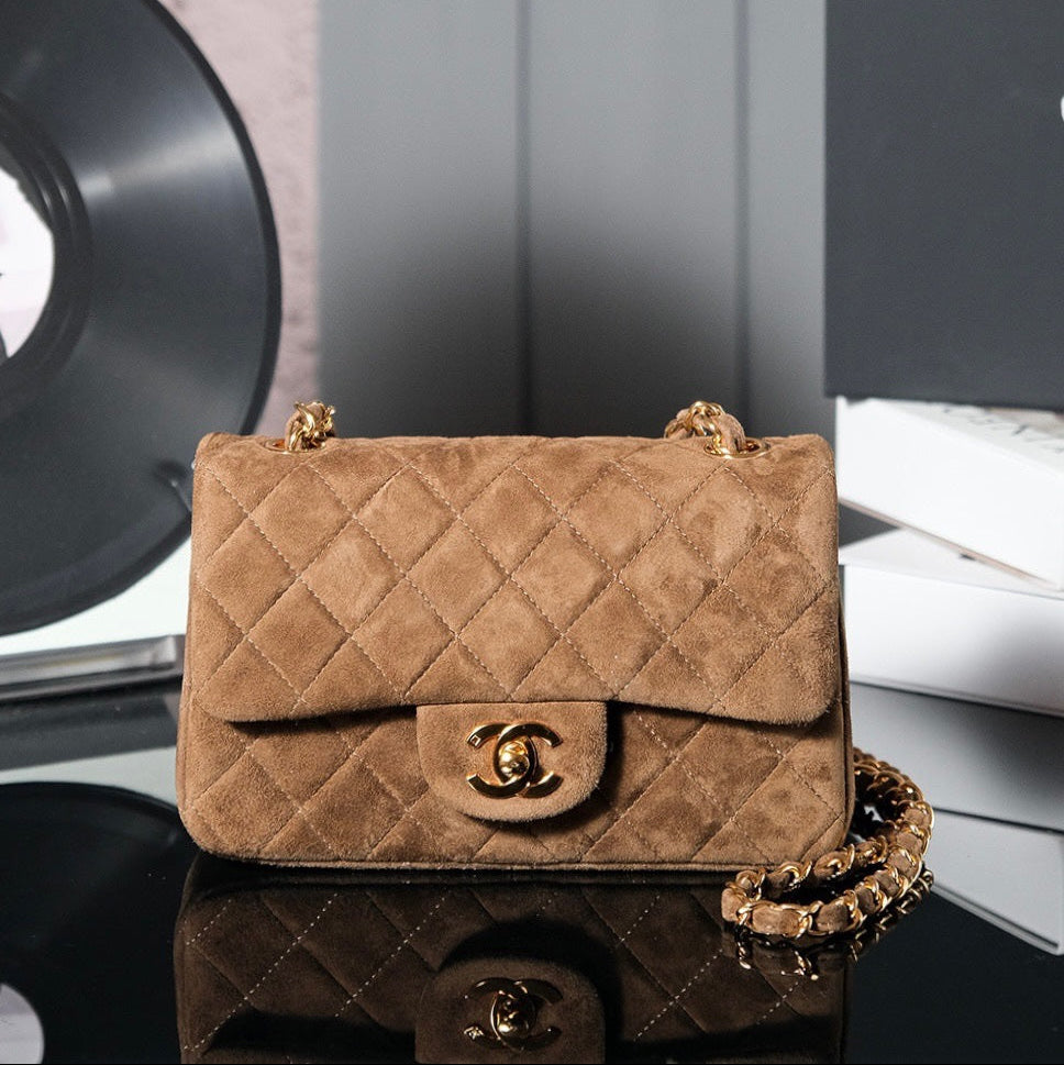 img_8e603200_20241101_i1730393113_2751_1_jpg CHANEL 25S FLAP BAG 20 IN BROWN SUEDE WITH GOLD HARDWARE - Image 1