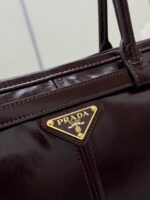 PRADA 25S BONNIE LARGE HANDBAG 38 IN BURGUNDY GLOSSY CALFSKIN GOLD HARDWARE - Image 12