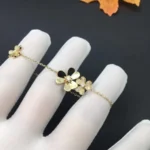 FRIVOLE GOLD 5 FLOWERS BRACELET - Image 4