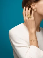 FRIVOLE GOLD FLOWER DIAMOND EARRINGS - Image 4