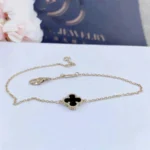CLOVER ONYX SINGLE FLOWER BRACELET - Image 4